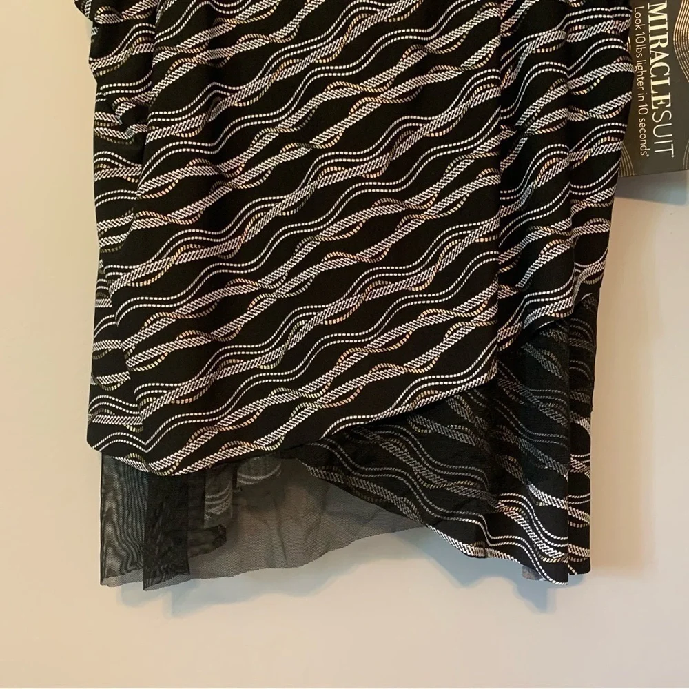 NWT. MIRACLESUIT Linked In Mirage Tankini Swim Top